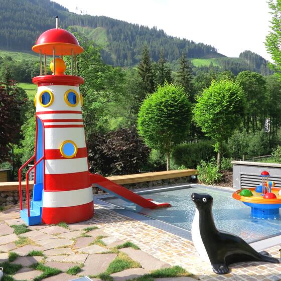 flats with children's pool Saalbach